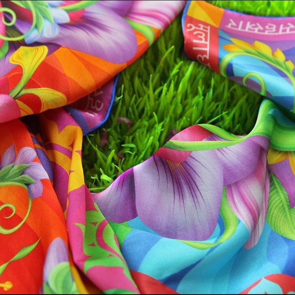 Pure silk square scarf floral wrap "Chakras" - chakra symbols - Picture 5 of 9